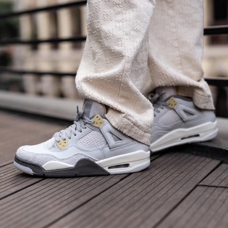 Детские кроссовки Air Jordan 4 Retro SE Craft GS Photon Dust серые бледно-ванильные с белым DV2262-021