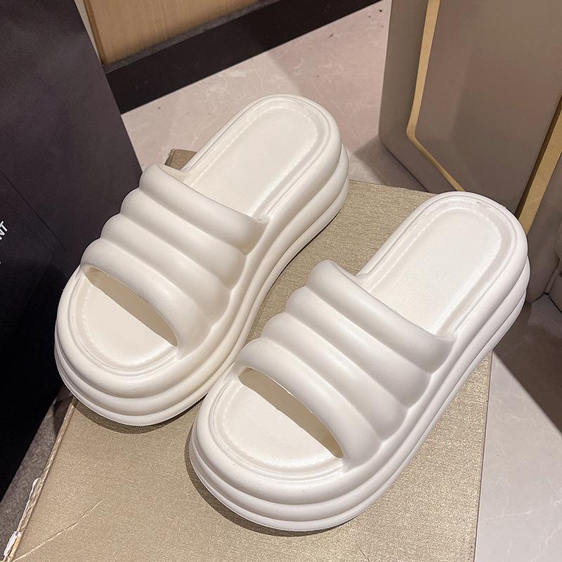 Женские летние шлепанцы на толстой подошве EVA, увеличивающие рост, модные и универсальные новые модели, ощущение ходьбы по дерьму, прохладные шлепанцы для дома и улицы