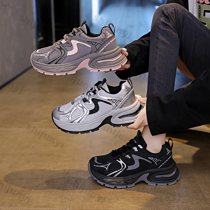 Модные женские модные кроссовки на платформе Женские 2025 Весенние дышащие сетчатые повседневные спортивные туфли Женские для отдыха на шнуровке Обувь на толстой подошве