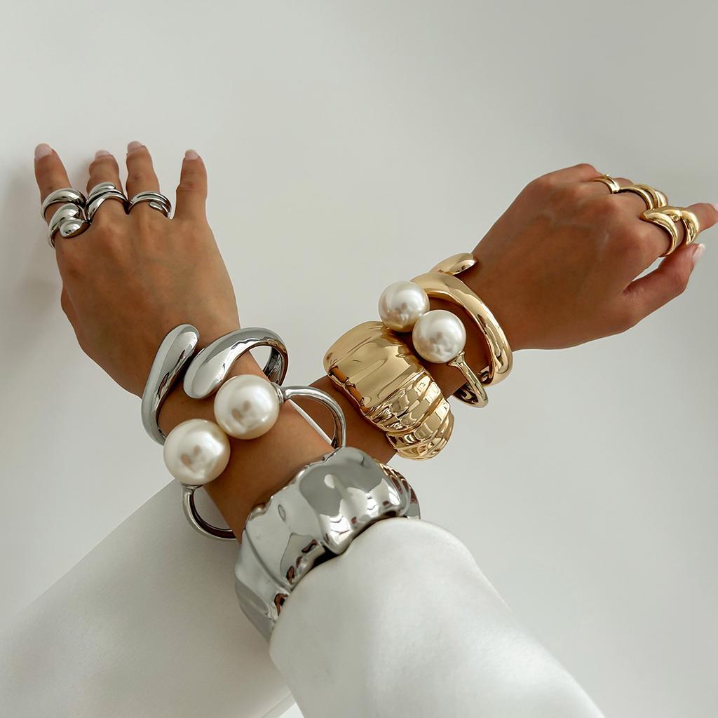 Браслет-штабель с крупным жемчугом в стиле барокко, преувеличенный изогнутый браслет-обнимашка, женский