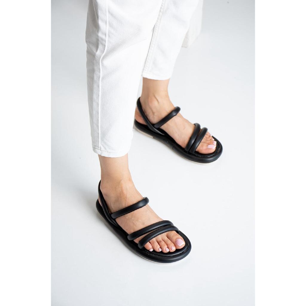 Белые женские сандалии с ремешками