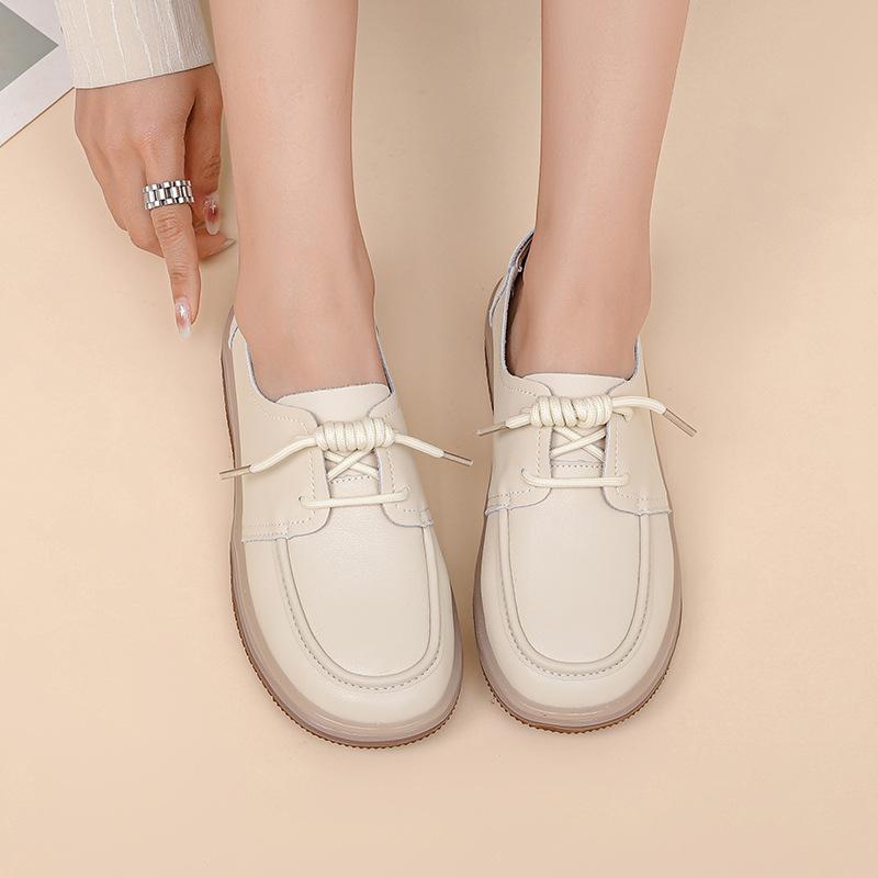 Женские кожаные туфли в британском стиле.