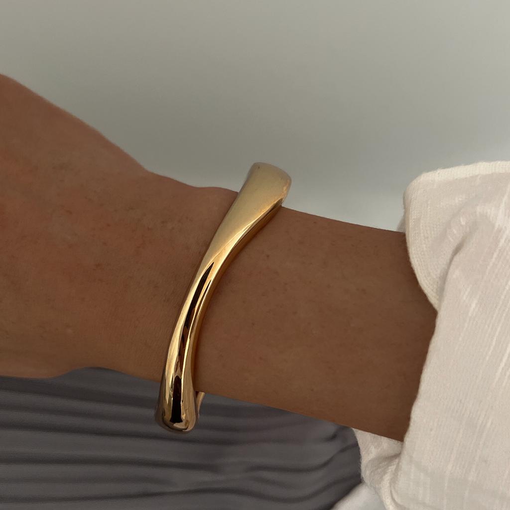 Niche Exquisite High-end Jewelry Design Sense Fashion Beating Texture High Color Retention Alloy Wide Version Women's Bracelet