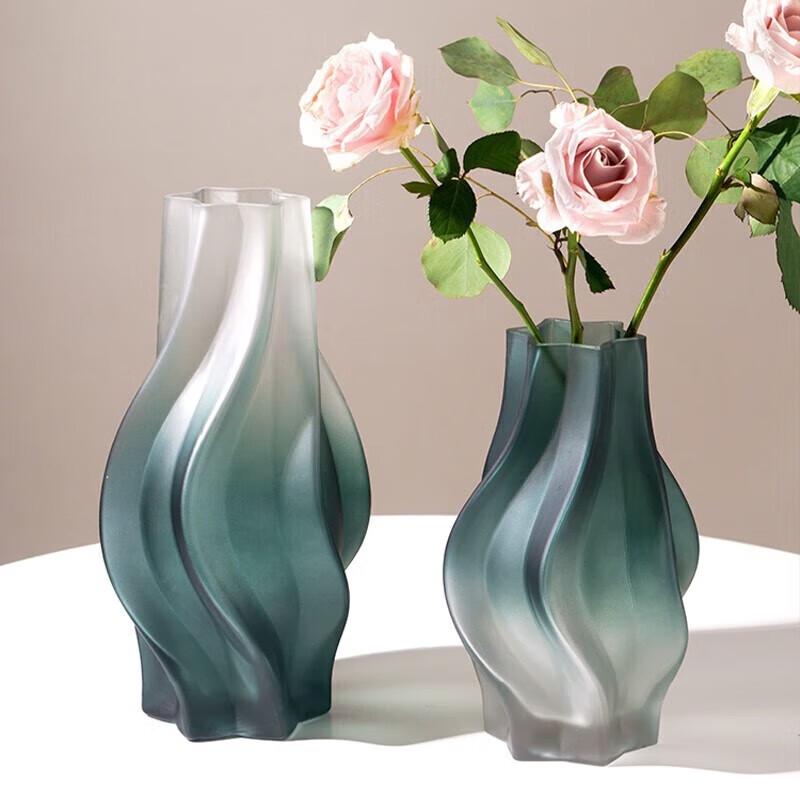 Коллекция элегантных декоративных цветочных ваз