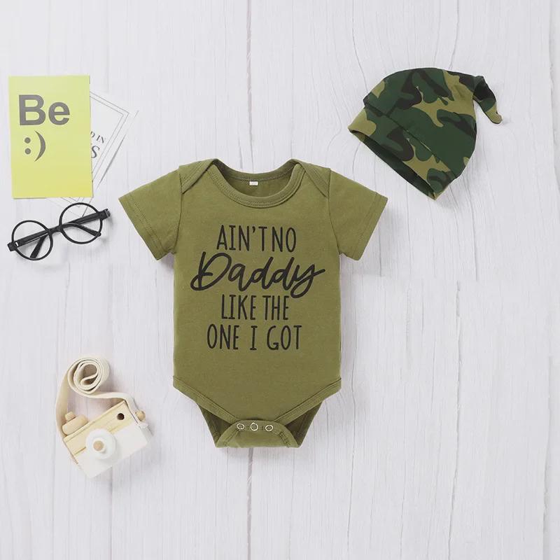 Комплект летней детской одежды в европейском и американском стиле: Футболка с коротким рукавом и принтом в виде букв и камуфляжные брюки, комплект из 3 предметов