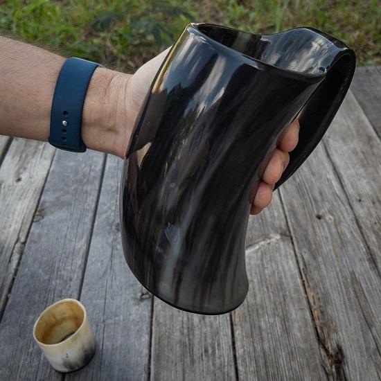 Shape by Nature Аутентичная роговая кружка для питья Комбинированная стеклянная рюмка Настоящая функциональная большая чашка из бычьего рога Набор из 2 чашек с натуральной отделкой