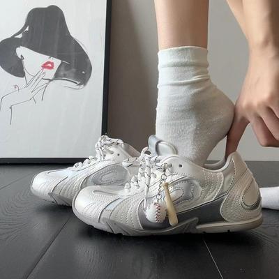 Женские кроссовки 2025 Новые Нескользящие Повседневные Немецкие тренировочные туфли для женщин Большого размера Сочетание цветов Плоские женские туфли