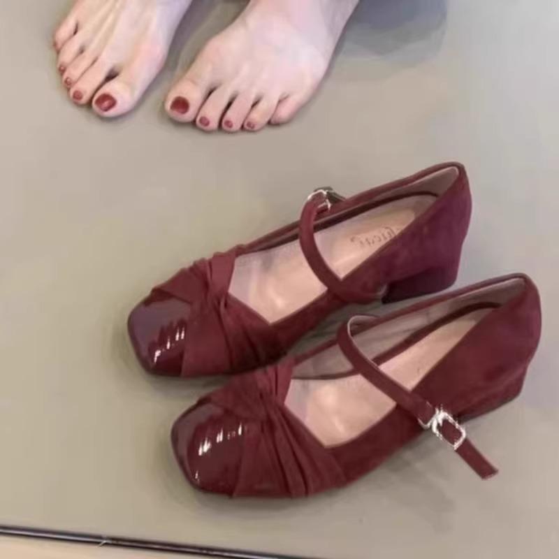 Туфли Мэри Джейн в сказочном стиле женские 2025 осень новый французский стиль с юбкой темперамент одинарные туфли толстый каблук легкий рот маленькие кожаные туфли