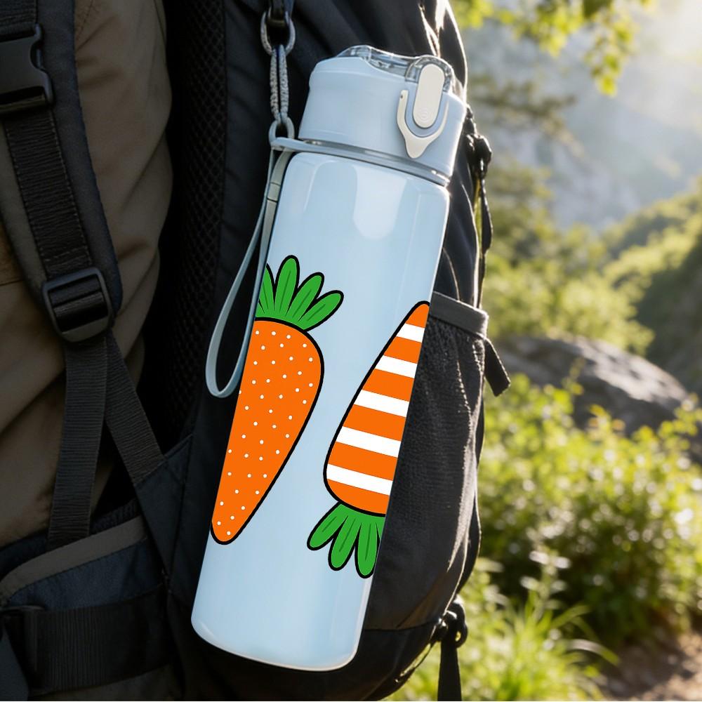 1PC Three Fresh Carrots 750ml Color Plastic Sports Water Bottle Leakproof Flip Straw Lid Suitable for Sports Office Home Use