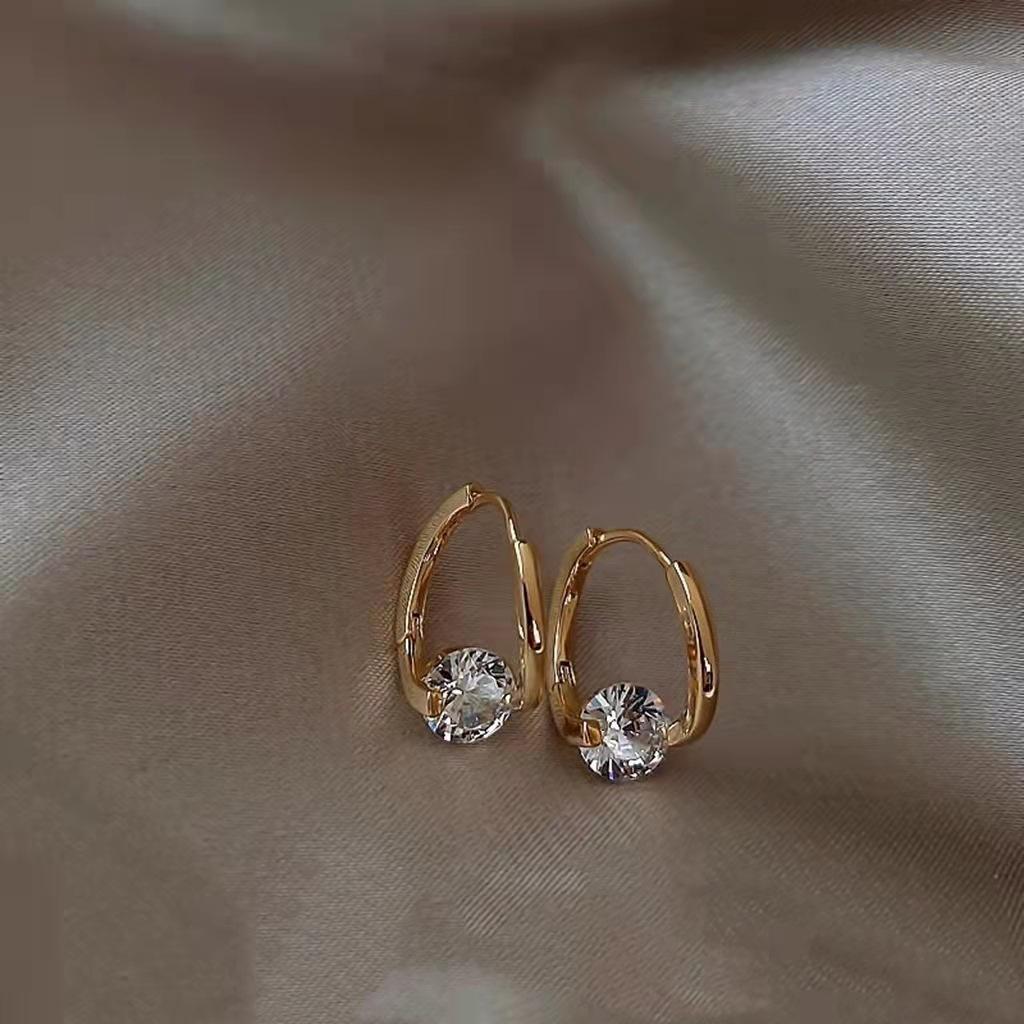 Роскошные геометрические серьги с цирконом AVE