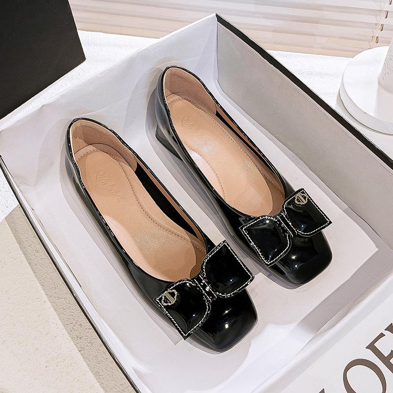 Французские туфли на высоком толстом каблуке 2025 новая осенняя женская обувь квадратный носок бант красные туфли низкий каблук открытый подъем одинарные туфли