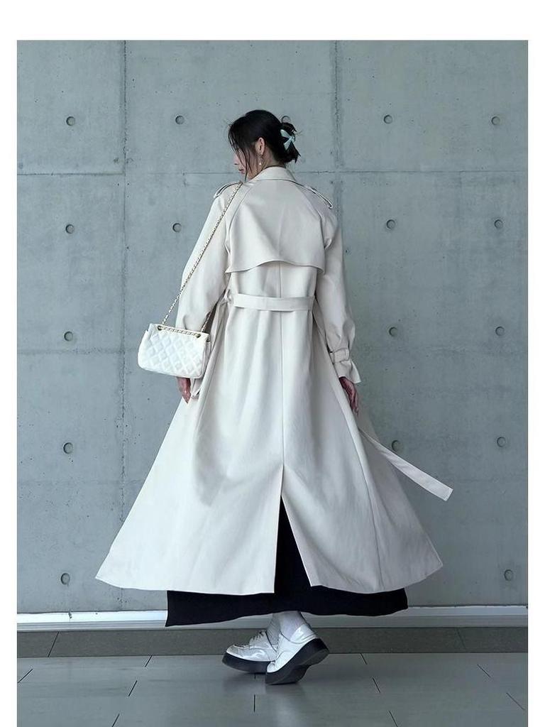 Женский удлиненный серый тренч - Весна/Осень 2025. Новая модель больших размеров, длиной до щиколотки.