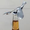 Креативная открывалка для бутылок в виде летающей птицы, металлическая балансирующая скульптура птицы, открывалка для пивных и газированных напитков, аксессуар для бара, игрушка-антистресс