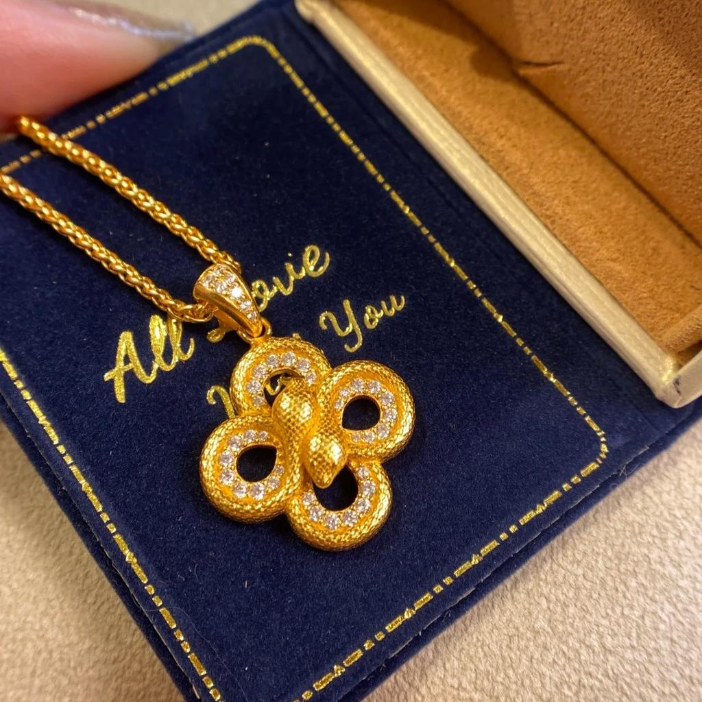 Light Luxury Retro High-Grade Gold Explosive Double Spirit Snake Winding Four-Leaf Clover Necklace, Versatile Temperament Can Pull The Collarbone
