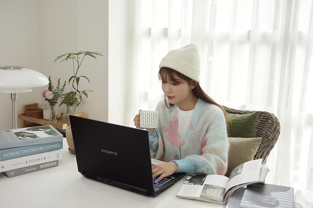 С RTX 3050 Ti Игровой ноутбук GIGABYTE G5 дюймы Win11 Home RTX3050 Ti 512G [Оборудованная видеокарта] / 15.6 / (144 Гц i5-11400H 8 ГБ 2 SSD)