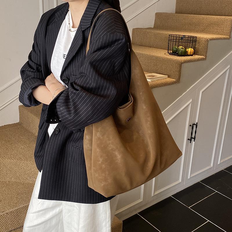 Large capacity commuter tote bag women's 2026 new fashion handbag retro shoulder bag casual armpit bag