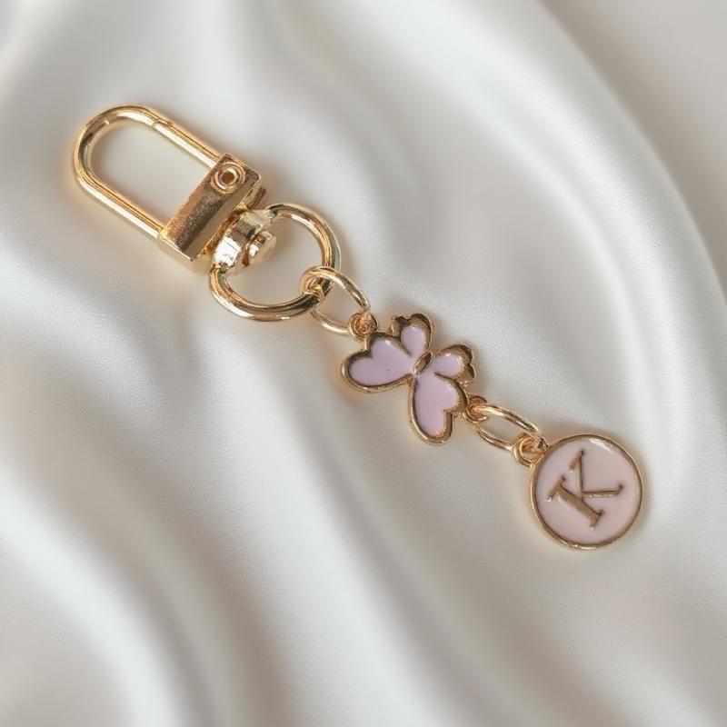 Металлический розовый брелок для ключей в виде бабочки, модный брелок с инициалами от A до Z, держатели для ключей от машины, подвеска для сумки, висячий декор, подарок для пары