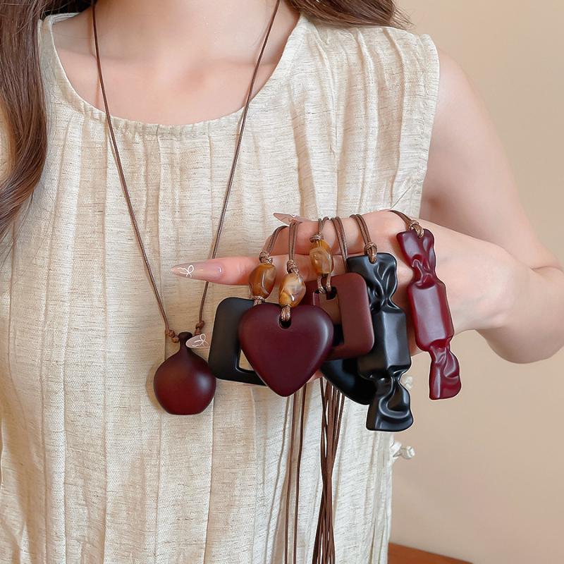 Resin Candy Love Pendant Necklaces For Women Retro Long Sweater Chains Simple Cute Pendant Necklaces Jewelry Accessories Gift