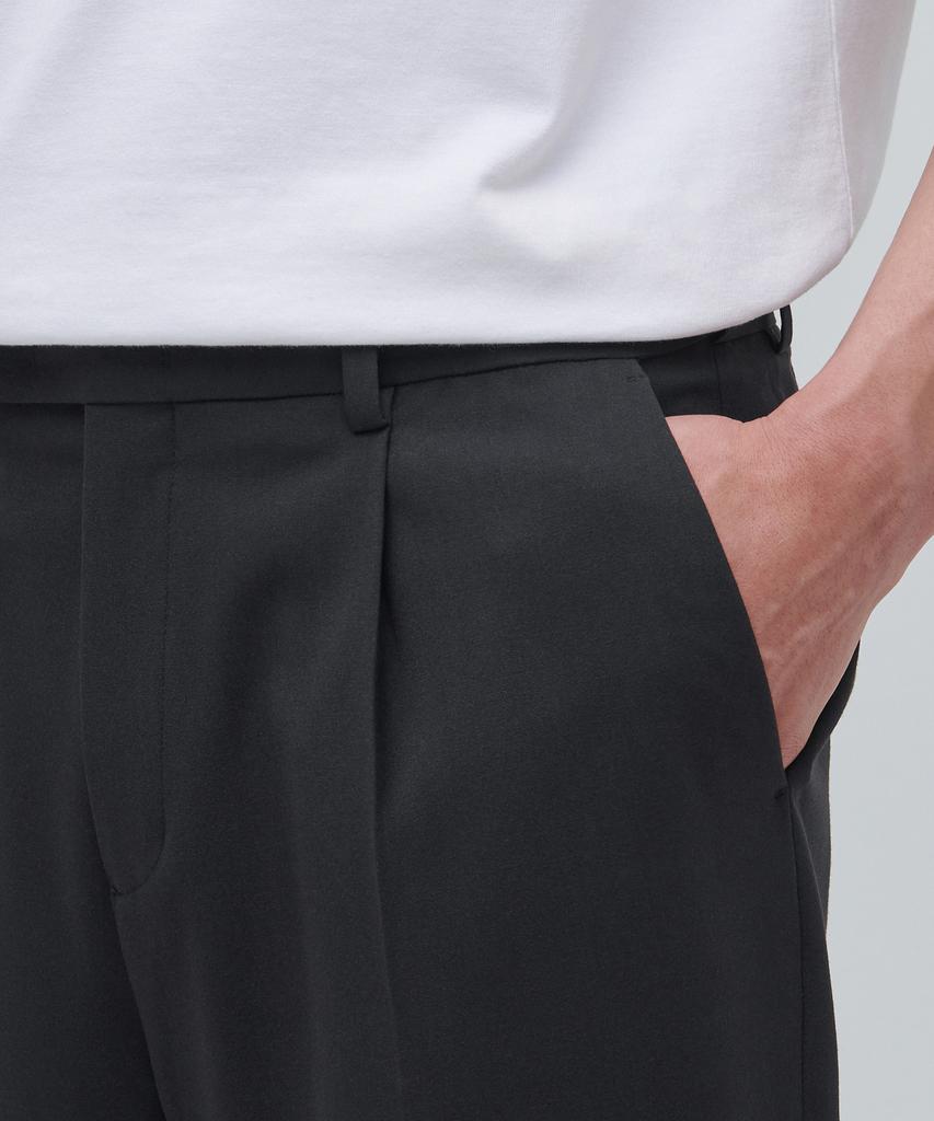 MUSINSA STANDARD Lightweight Loose Tapered Hidden Banding Crop Slacks [Dark Gray]