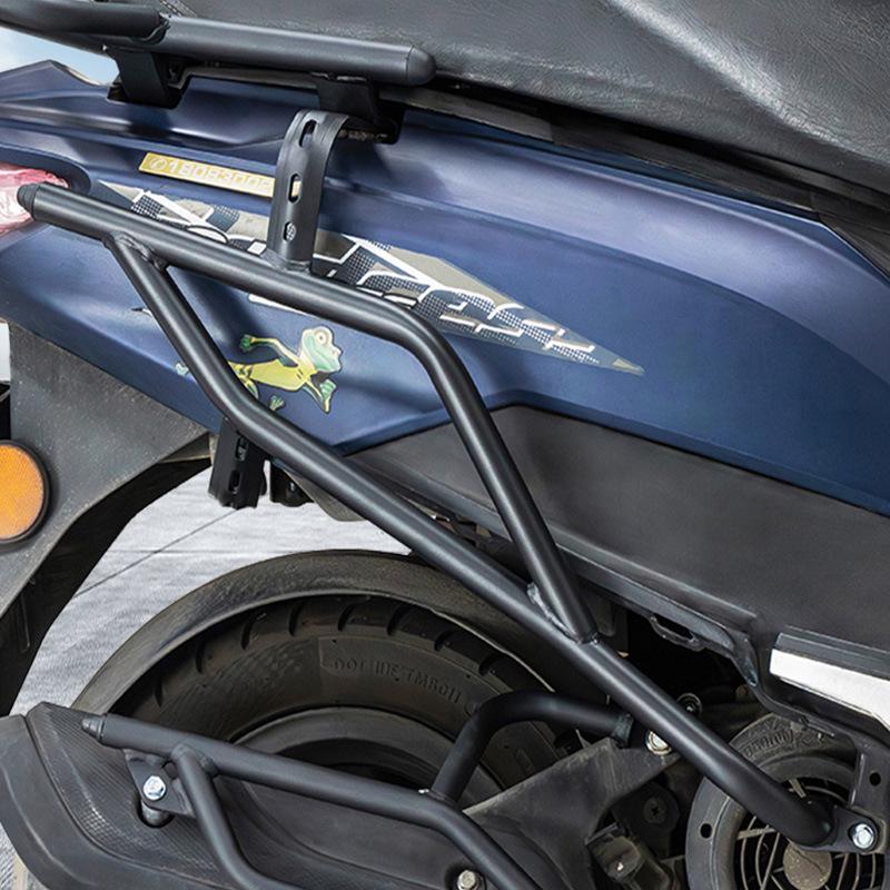 Защитная дуга для скутера Suzuki UU125 - Передний и задний противоударный бампер.