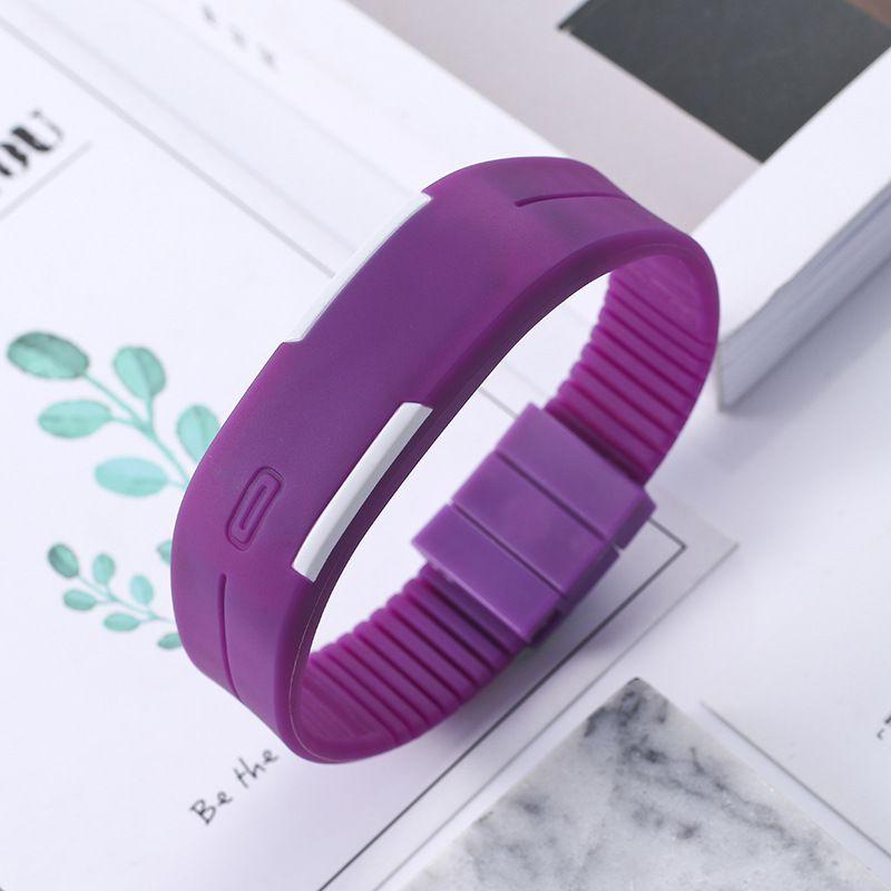 Стильные детские цифровые светодиодные силиконовые часы с регулируемым ремешком и прямоугольным циферблатом