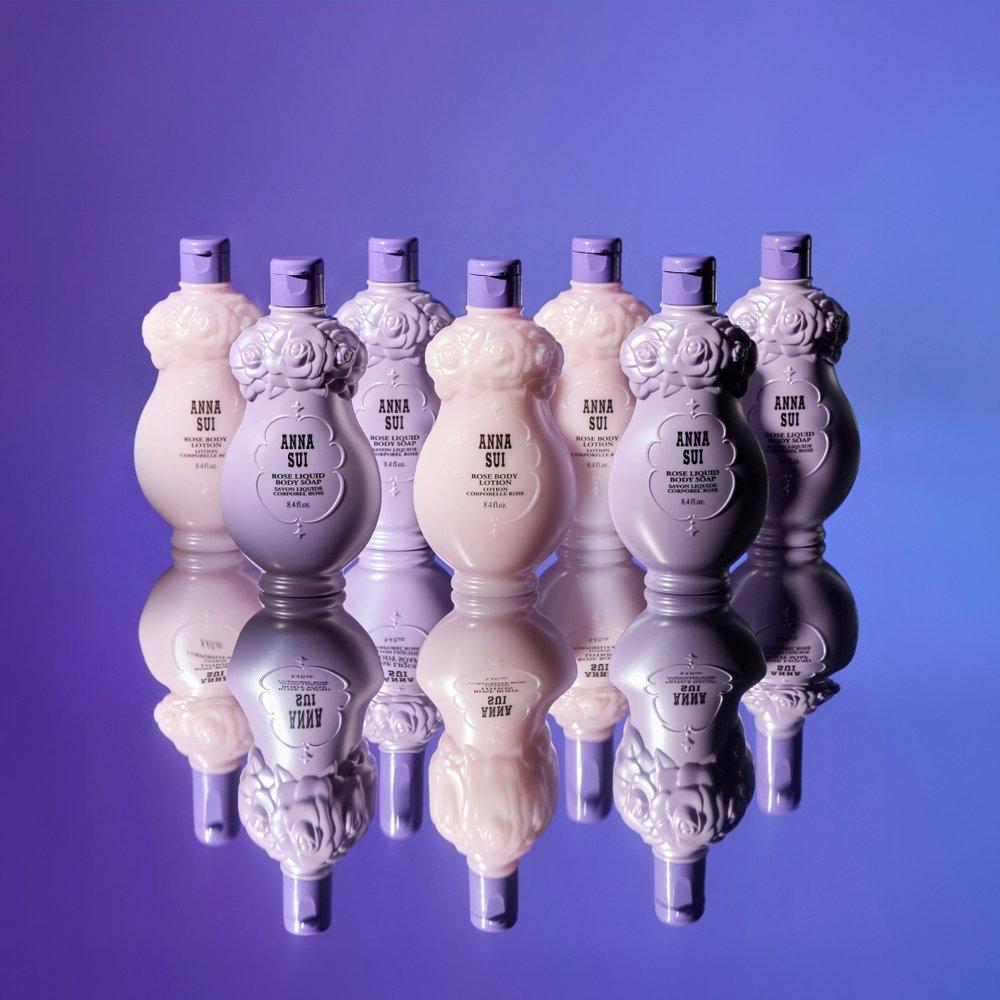 Anna Sui Набор геля для душа и лосьона для тела с ароматом розы 250мл*2 (+Бесплатное полотенце для рук)