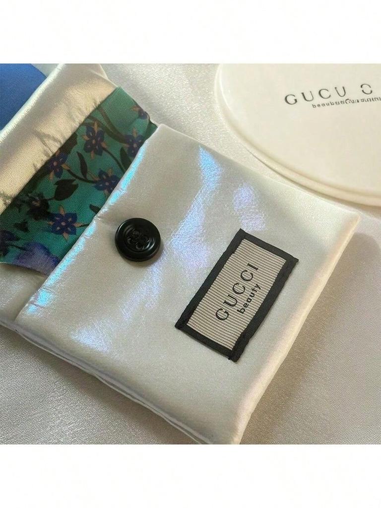 Gucci Набор: Зеркало в форме сердца с блестками и атласный мешочек