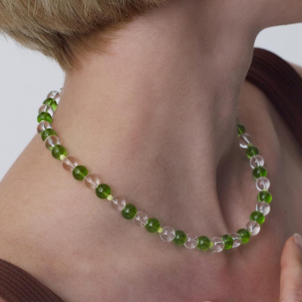 Летний Маст-Хэв Травянисто-Зеленые Круглые Светящиеся Бусины Контрастные Цвета Прозрачная Бусинная Цепочка на Ключицы Нишевый Отпускной Стиль Дофаминовое Ожерелье Женское