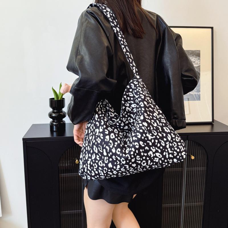 Модная бабочка с леопардовым принтом, холст, литературный тренд, персонализированная ретро-повседневная сумка через плечо, переносная сумка-тоут под мышкой
