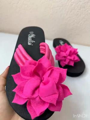 Пара женских тапочек с цветочным узором, подходящих для любого сезона, легко надевать и снимать, верх из ткани в стиле отпуска, подошва и стелька из ЭВА