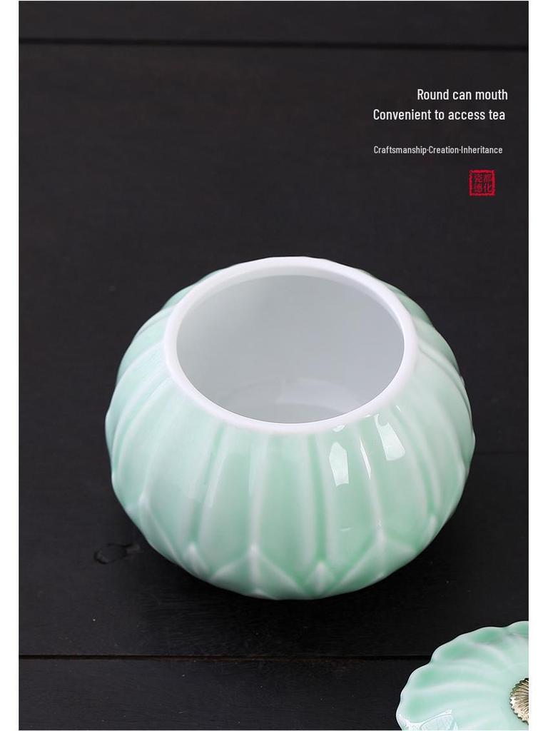 Керамическая банка для чая цвета селадон: Большой контейнер вместимостью полфунта для хранения зеленого или черного чая - Фарфоровая герметичная банка с печатным дизайном.
