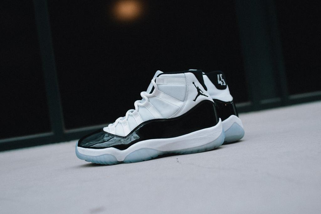378037-100 Nike Air Jordan 11 Retro Concord 2018 (Мужской)
