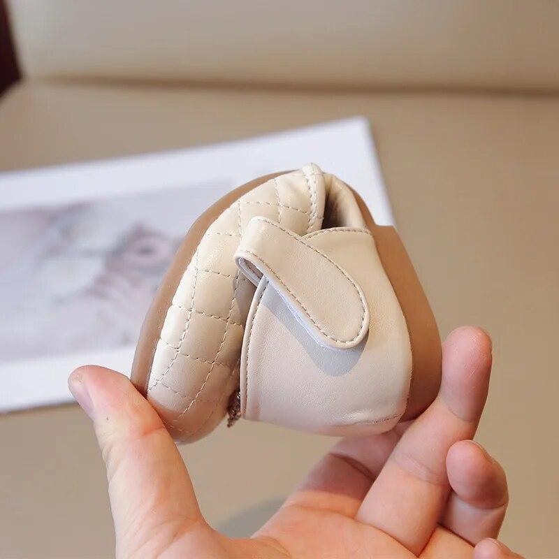 Сандалии для девочек, весенние туфли принцессы из мягкой кожи с закрытым носком, модная детская обувь на мягкой подошве со стразами для вечеринки, свадьбы, сандалии