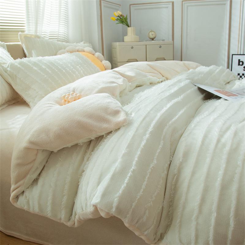 Зимний молочный бархатный комплект из 4 предметов, утолщенное теплое коралловое бархатное покрывало, пододеяльник, однотонное фланелевое постельное белье