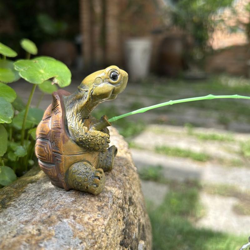 Аквариум и пруд для рыб с водопадом и рокарием в китайском стиле