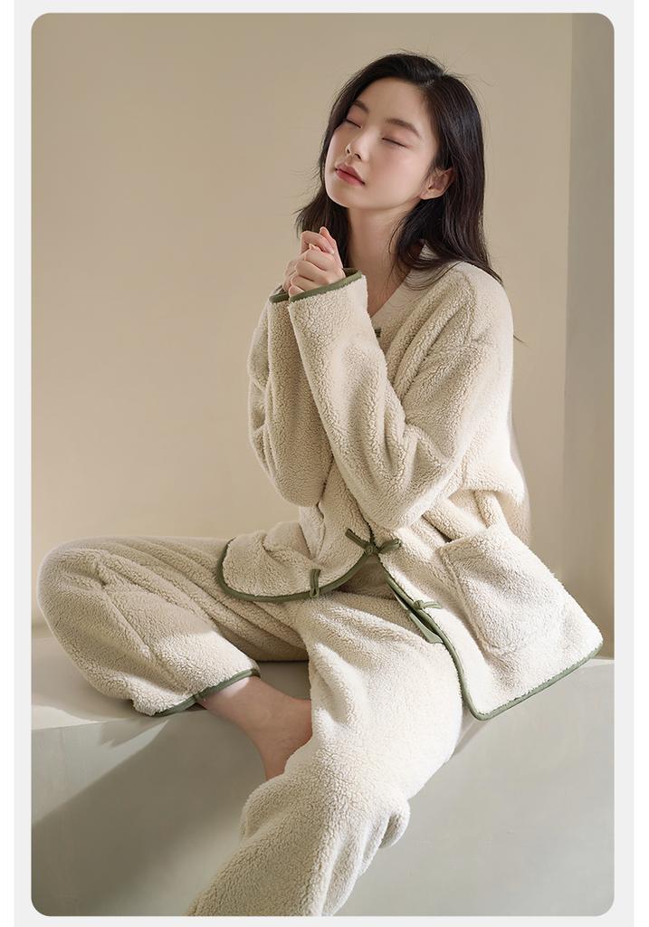 Xuan Liang Women's Winter Lamb Fleece Nightwear Set