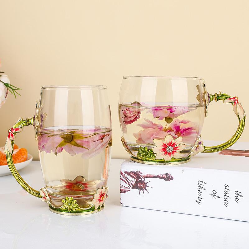 Чайная чашка из термостойкого хрустального стекла с эмалью Daisy — идеальный подарок на день рождения или праздник