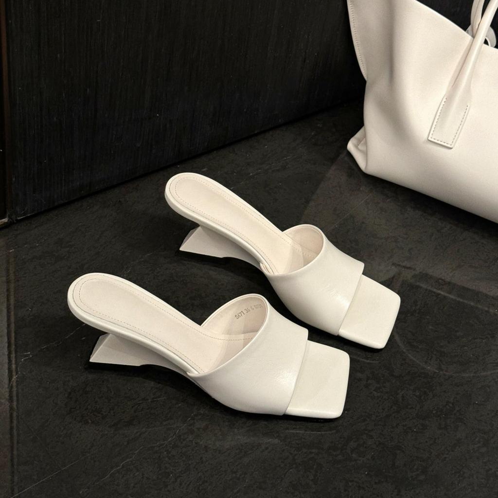 Универсальные темпераментные шлепанцы с открытым носком, крутые, для улицы, лето 2025, новинка, французский квадратный носок, танкетка, сандалии на высоком каблуке, женские