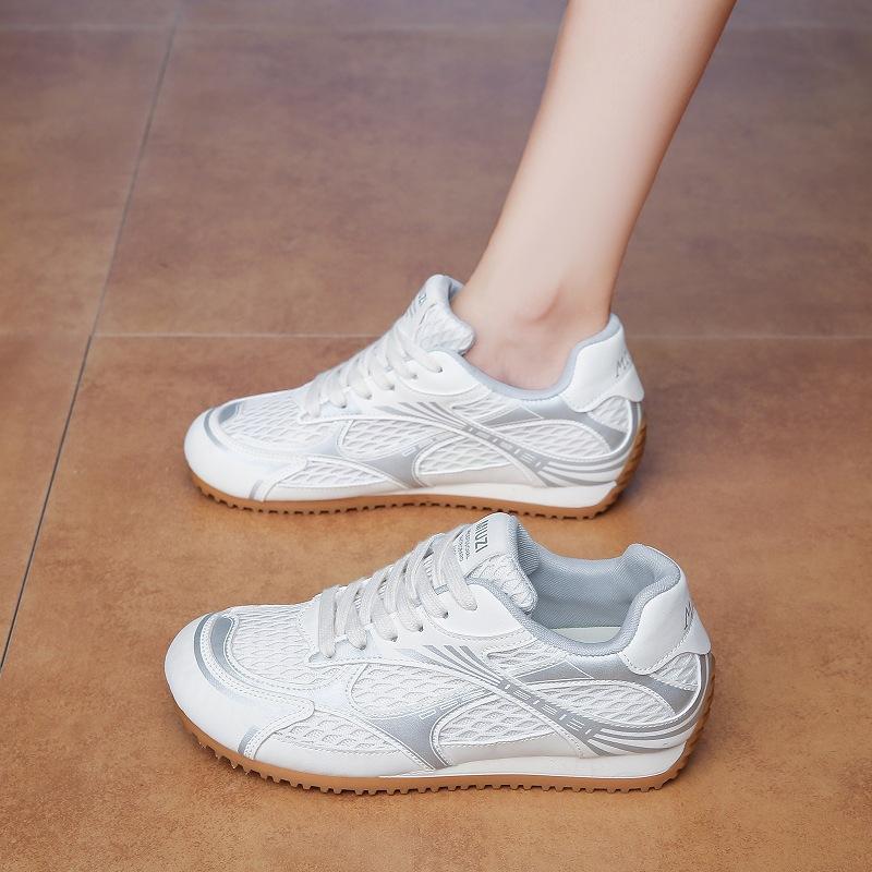 Маленький человек увеличение внутренней высоты сетка немецкие тренировочные туфли женские 2025 лето Douyin взрыв серебристые туфли Форреста Гампа платформа спортивная обувь