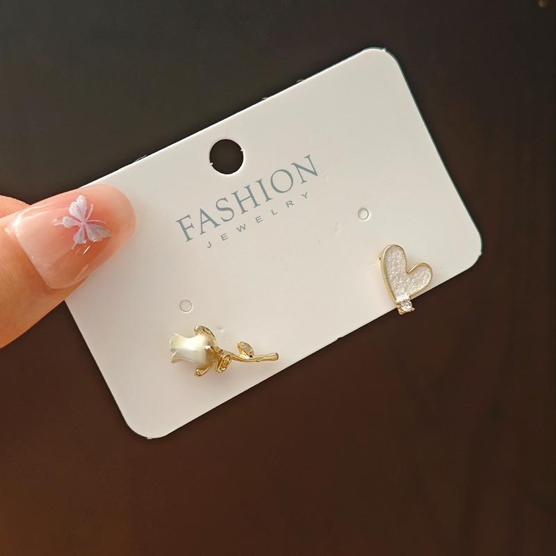 Элегантные простые цветочные серьги 2024 года - легкая роскошная мода