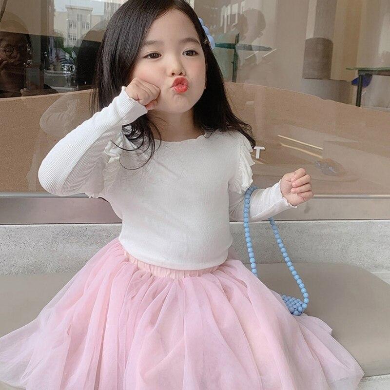 Девушка в осеннем контракте, чистый цвет, стройное тело, нижняя верхняя одежда