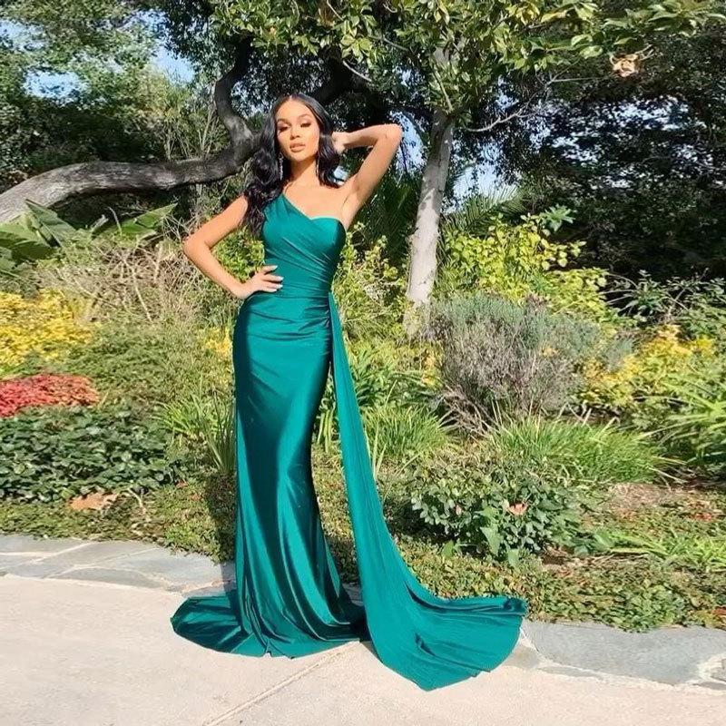 European and American evening dresses sexy satin simple fishtail single shoulder tube top dress women