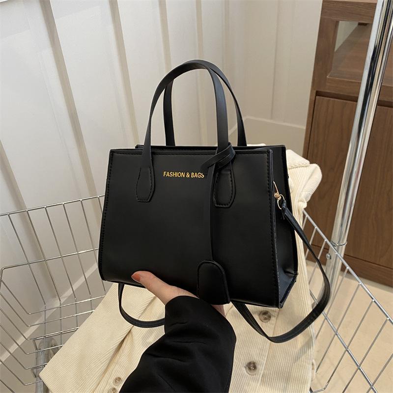 Популярная женская маленькая квадратная сумка, новая сумка в корейском стиле, персонализированная сумка через плечо, повседневная сумка через плечо для поездок на работу