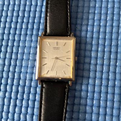 Снижение цены на б/у! SEIKO QUARTZ Мужские часы Квадратные Серебристый циферблат