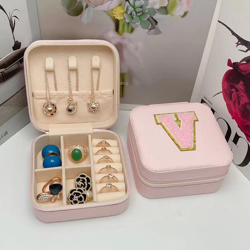 1 шт., шкатулка для драгоценностей с буквами AZ, портативный мини-футляр для ювелирных изделий с алфавитом, розовый органайзер из искусственной кожи с изысканными буквами для женщин и девочек