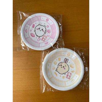Б/у набор Kura Sushi x Chiikawa Usagi из 2 предметов Оригинальная тарелка для суши с бонусом (Значок-значок + Магнит)