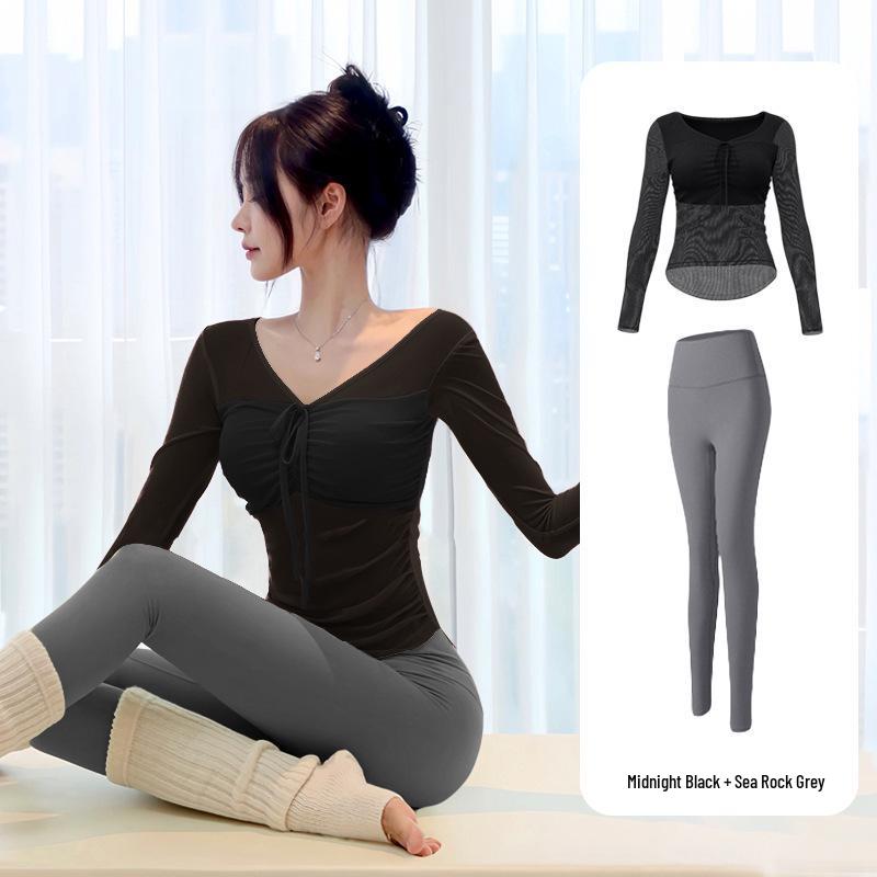 Элегантный женский комплект для йоги: Высококачественная спортивная одежда для пилатеса на открытом воздухе со встроенными подушечками для бюстгальтера.