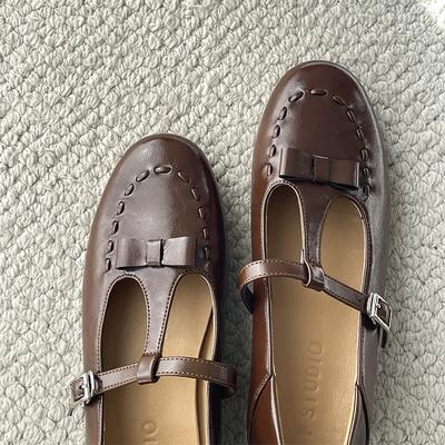 Мода Мода Остроносые Туфли-балетки с ремешком и пряжкой 2025 Римский Ретро Однотонные Повседневные Туфли-балетки с мелким вырезом Удобные Мягкие Женские Туфли-балетки