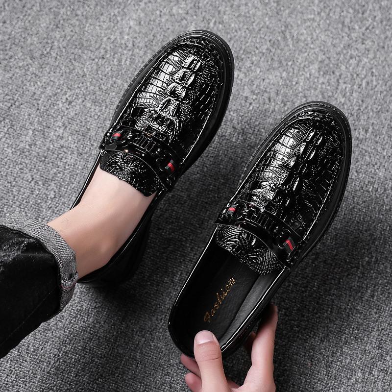 Летняя дышащая деловая повседневная обувь мягкая подошва кожаная поверхность ленивые одинарные туфли универсальные нескользящие мужские туфли 2025 мужские мокасины
