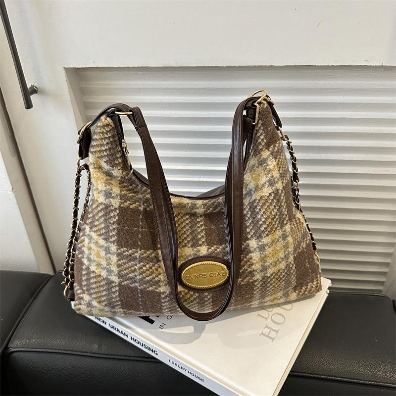 Большая вместительная сумка для женщин на осень и зиму, новая шерстяная клетчатая сумка через плечо в стиле ретро, повседневный универсальный нишевый рюкзак